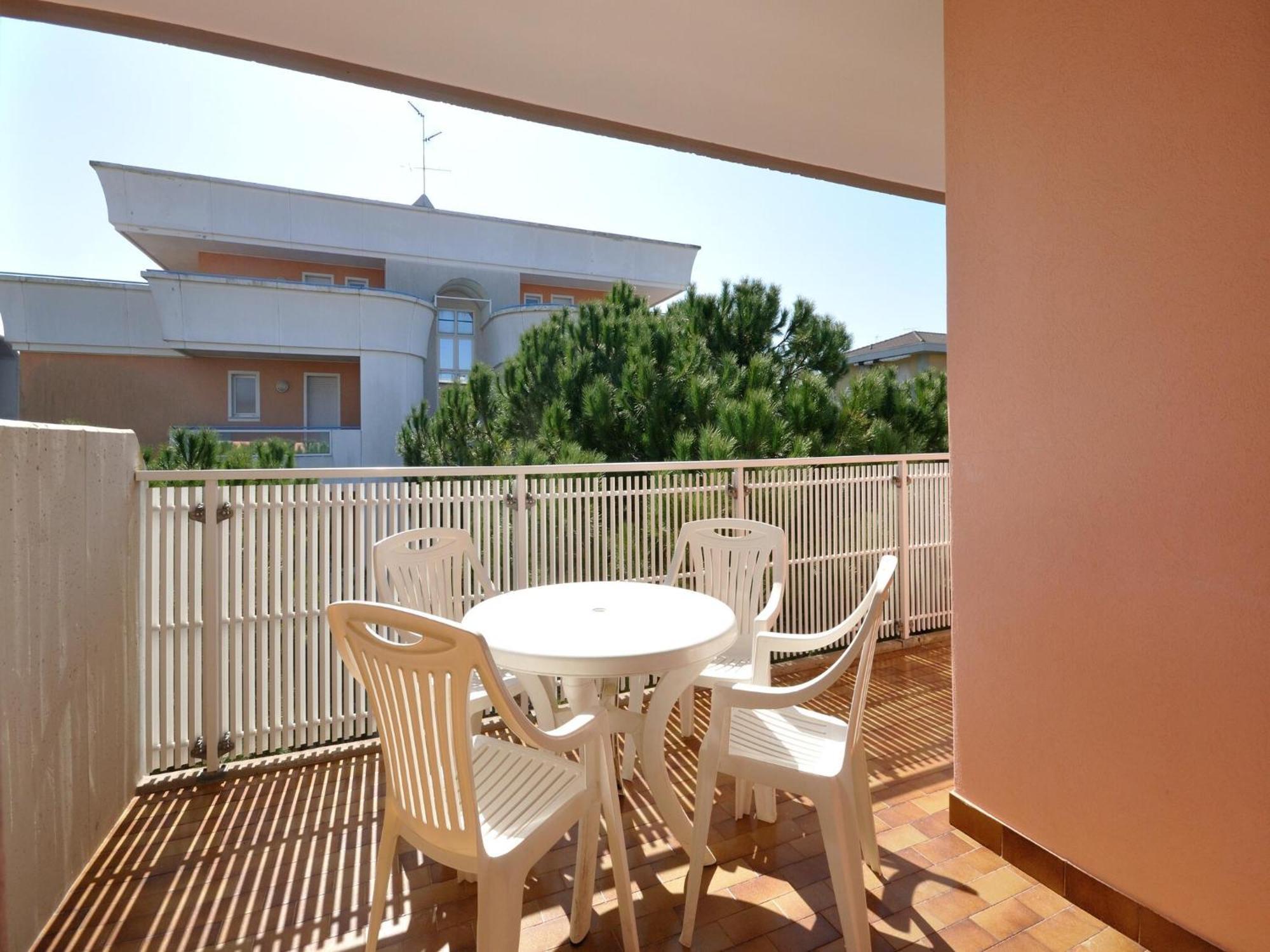Apartment In Bibione Near Sea Beach Екстер'єр фото
