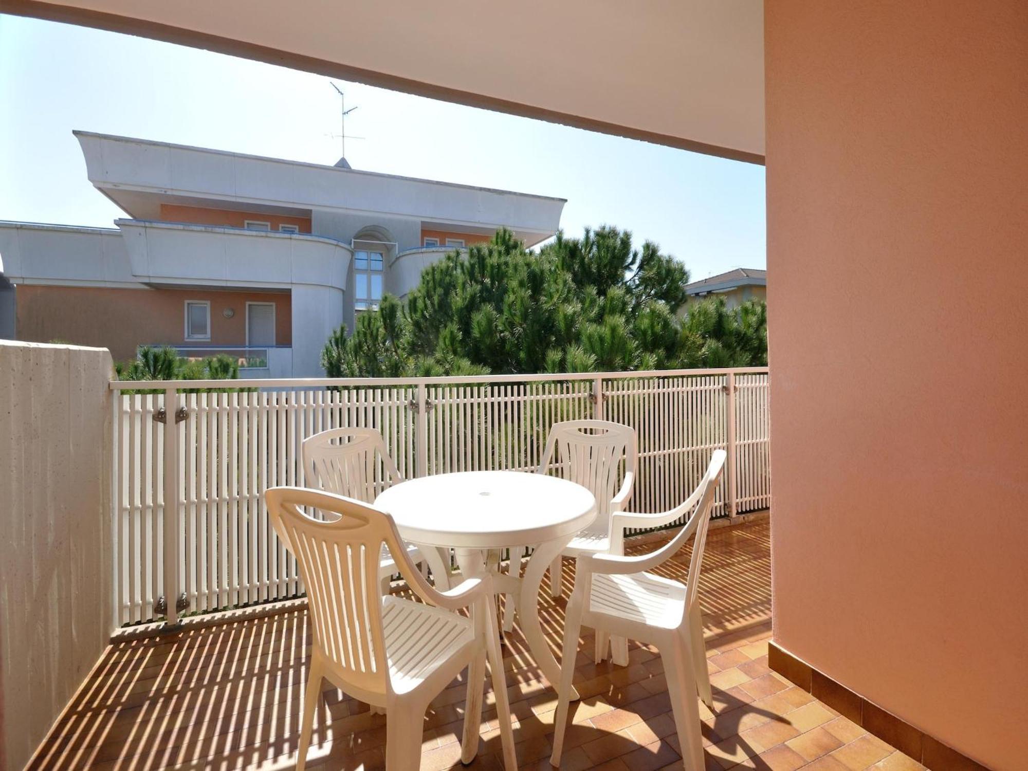Apartment In Bibione Near Sea Beach Екстер'єр фото